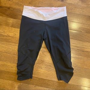 LULULEMON BLACK PINK STRIPE RUN A MARATHON CROP